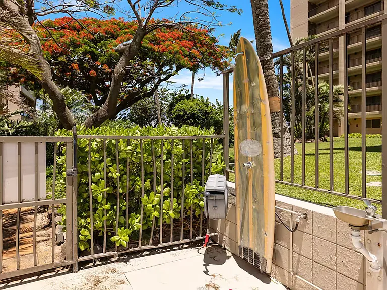 Lower Honoapiilani Rd — Photo 46