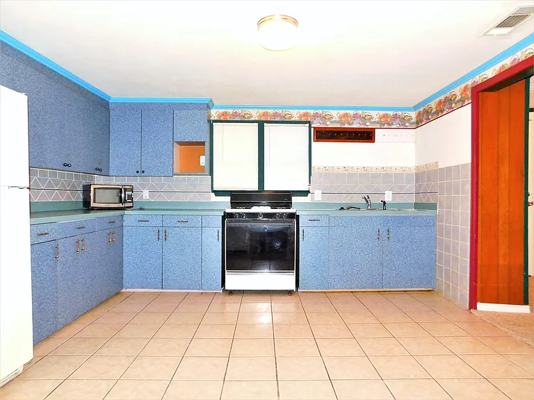 1007 W Collins St — Photo 7