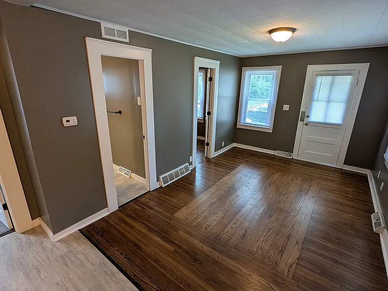 413 E Cherry St — Photo 4