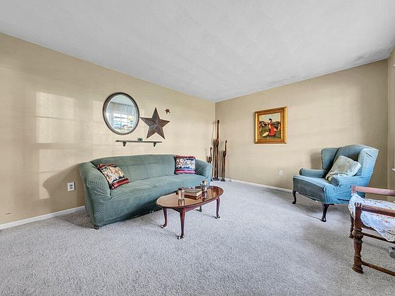 2nd image of 826 Brownwood Dr NW