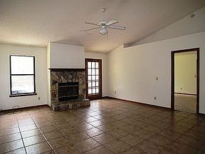 4th image of 1613 Twin Oak Dr E