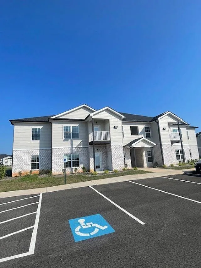 2 bed, 980 sqft, $995 — Photo 1