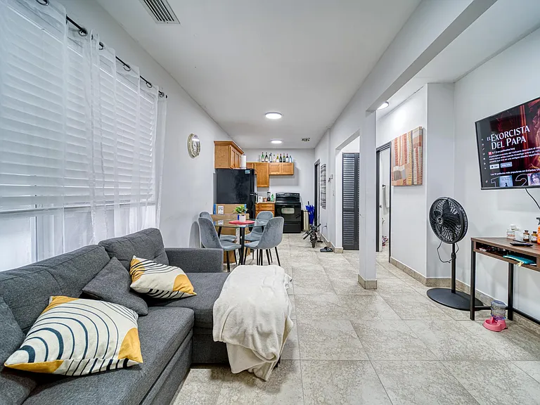 417 NE 26th St #5 — Photo 7