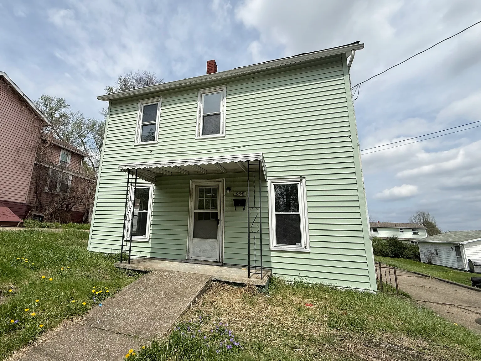 358 Russell St — Photo 1