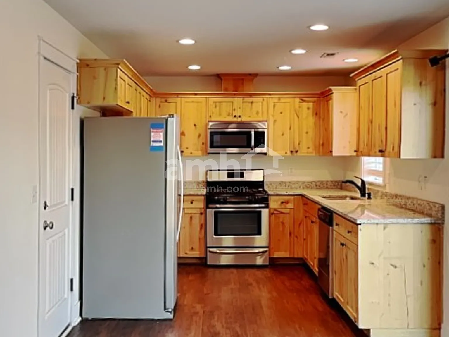 3 bed, 2.5 bath, 1739 sqft, $2,750 — Photo 3
