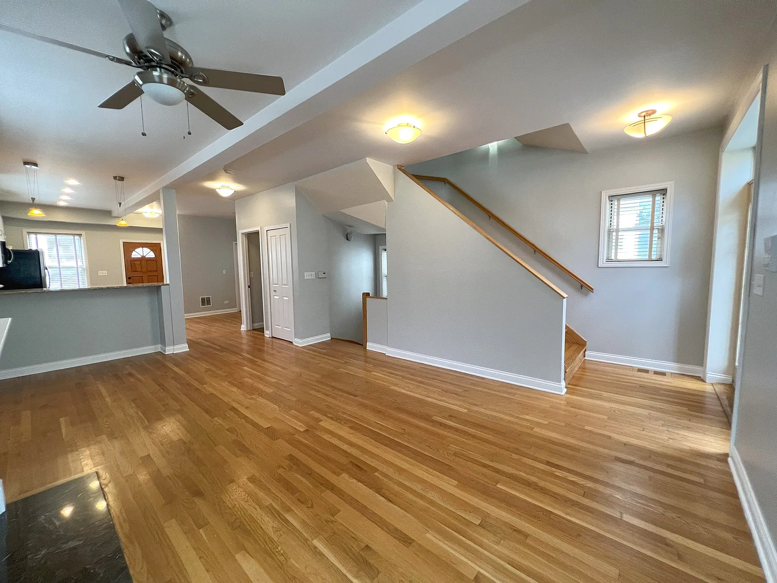 3 bed, 3.5 bath, 2000 sqft, $4,575 — Photo 4
