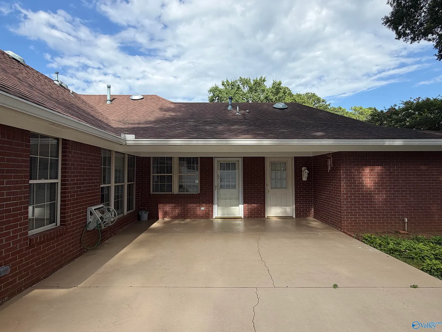 4 bed, 3.0 bath, 2300 sqft, $2,200 — Photo 4