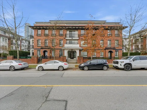 553 Foster Ave #205, Coquitlam, BC V3J 0B5