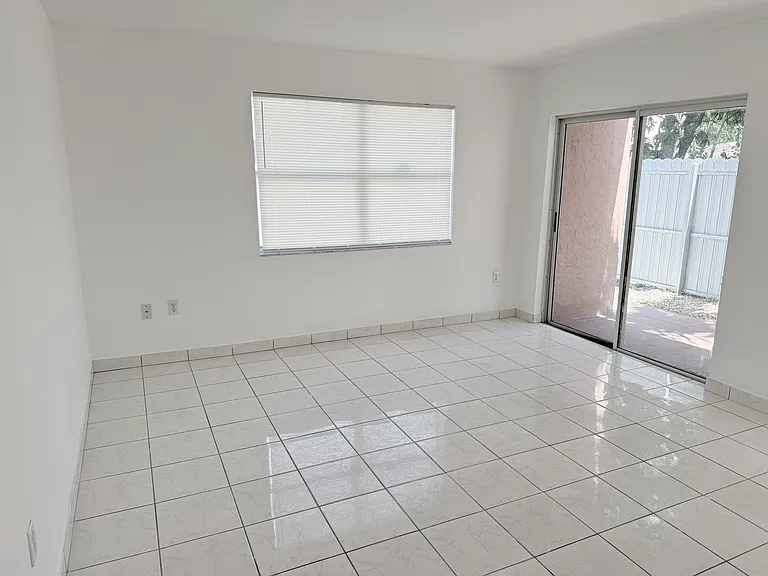 2647 SW 28th Ct #2647 — Photo 6