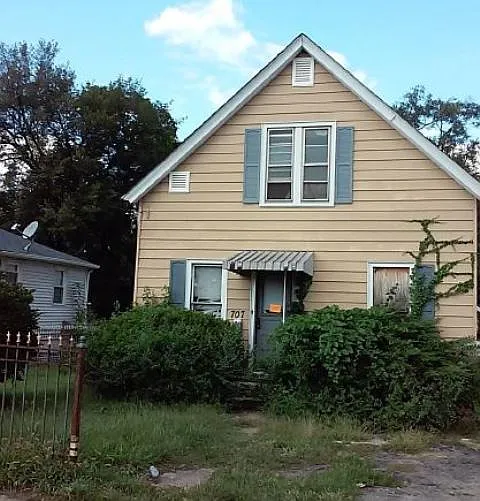 707 E Washington St photo 1