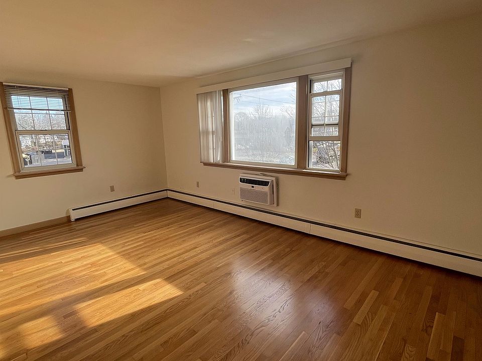 1st image of 307 Washington St #4