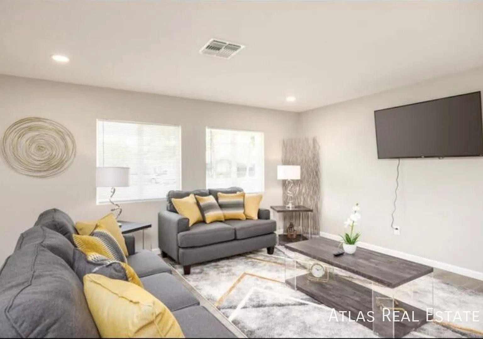 Stunning 4-Bedroom Tempe Home | Private Pool | Updated Interior! — Photo 2