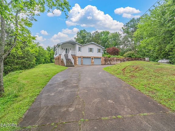 5th image of 363 Staghorn Ln