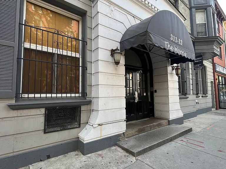 Morris Apartments — Photo 19