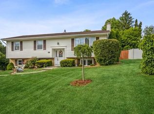 157 Meadow Ln, Poughkeepsie, NY 12603
