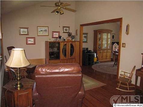 4th image of 2406 Cedar St