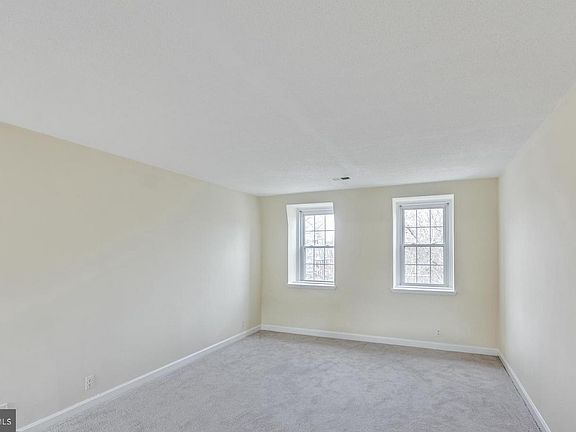 5th image of 3024 S Buchanan St APT C2