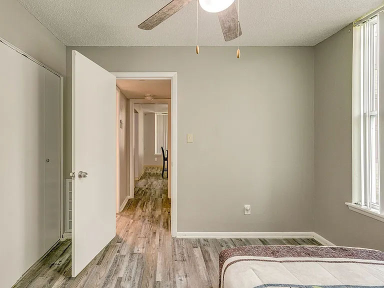 1402 SW 59th St — Photo 21