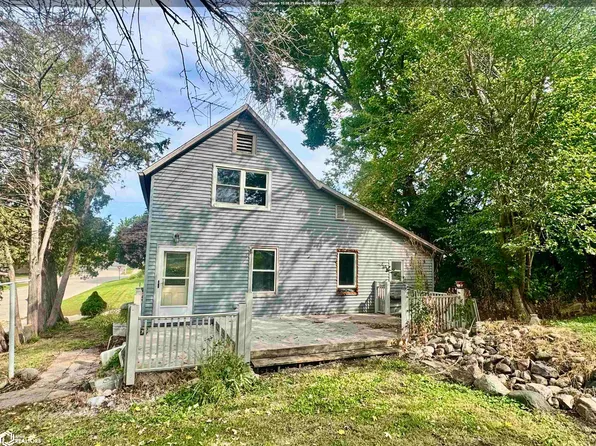 215 N 10th St, Forest City, IA 50436