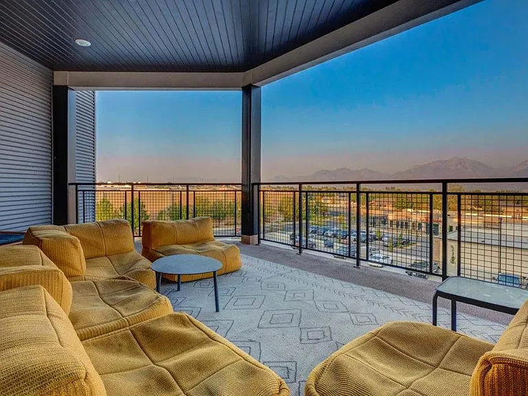 Sky Lounge