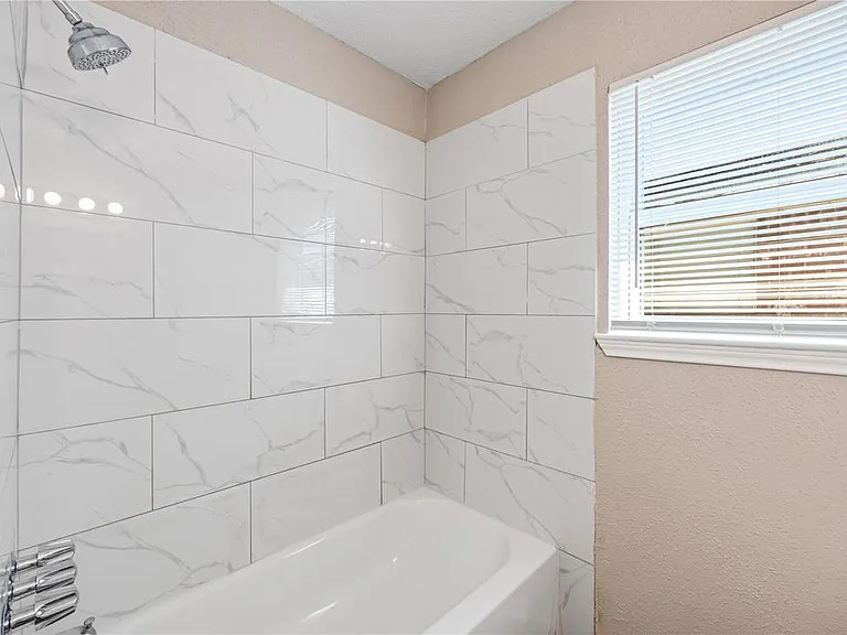 9614 Bean St — Photo 17
