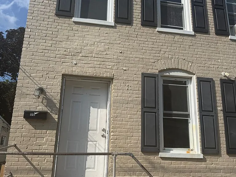 125-127 Elm Street — Photo 1