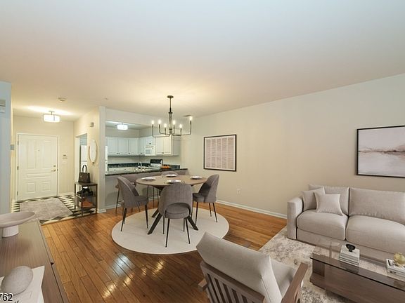 3rd image of 1108 Bush Cir