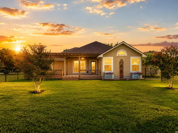 15815 White Cap Dr, Lytle, TX 78052