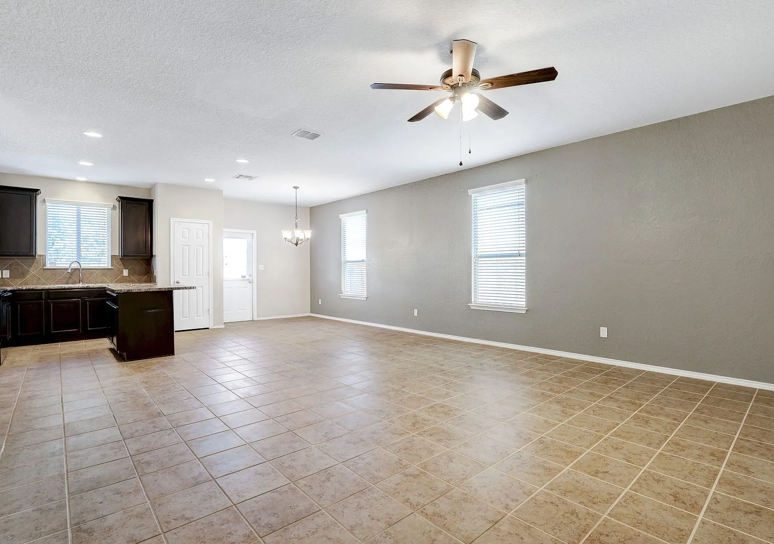 Modern Home with Spacious Backyard and Community Amenities in Monticello Ranch — Photo 4