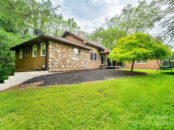 174 School House Rd, Mills River, NC 28759