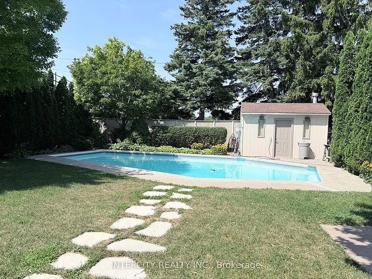 36 Strathburn Blvd — Photo 19