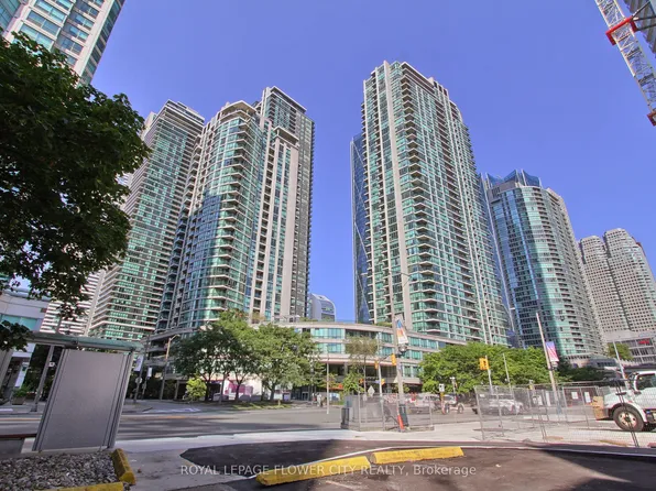 12 Yonge St #302, Toronto, ON M5E 1Z9