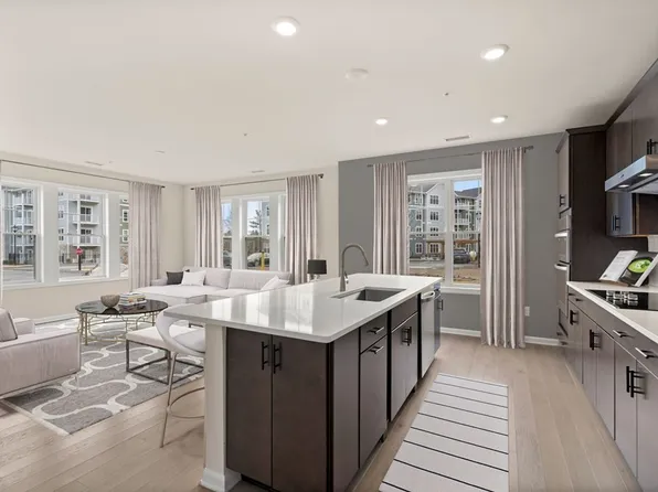 4404 Pennington Dr #4304, Walpole, MA 02081