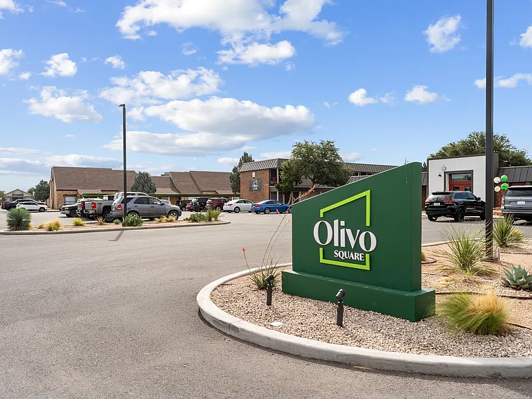 Olivo Square Apartments — Photo 32