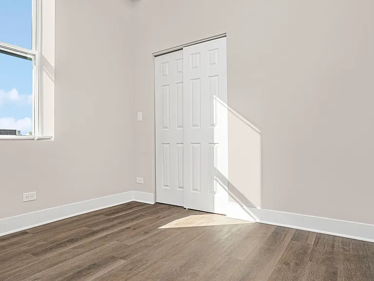 4533 N Clark St — Photo 14