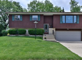 1825 Maple Ln, Elgin, IL 60123