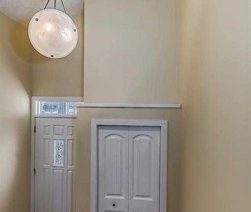 3rd image of 211 Saddlebrook Way NE