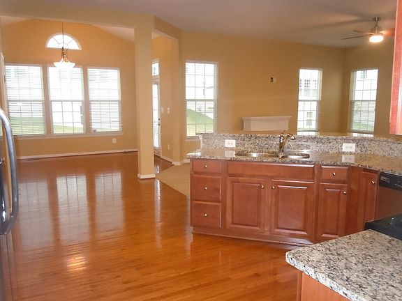 3rd image of 16362 Topsail Ln