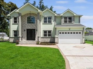 25 Alexander Ave, Hicksville, NY 11801