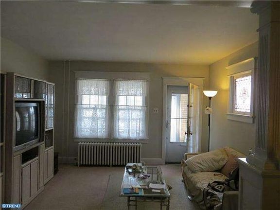 3rd image of 1128 Genesee St