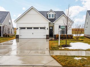 1617 Landings Ln, Milford, MI 48381