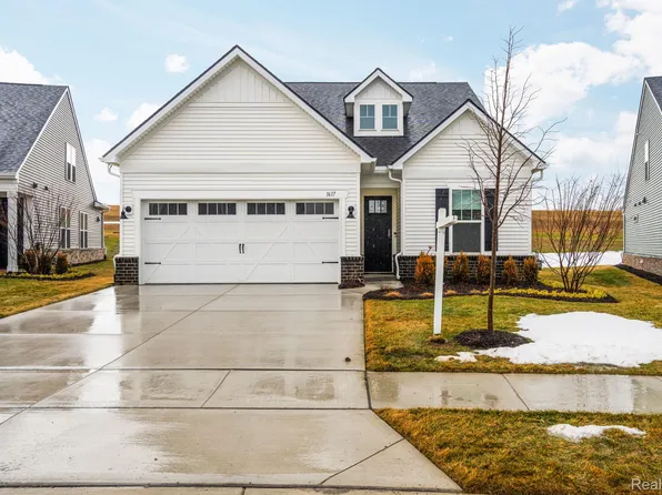 1617 Landings Ln, Milford, MI 48381