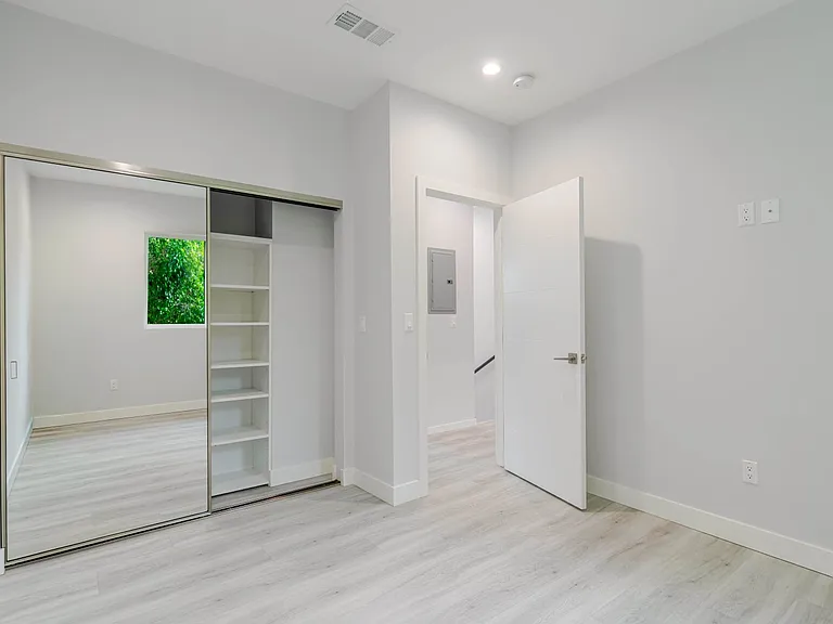 9035 Rathburn Ave #1/2 — Photo 12