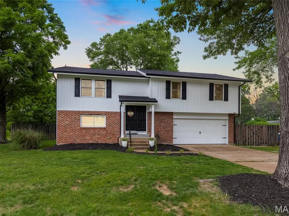 7955 S Rock Hill Rd, Saint Louis, MO 63123