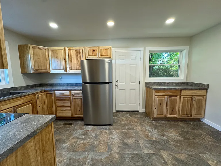 928 Meadow Dr — Photo 17