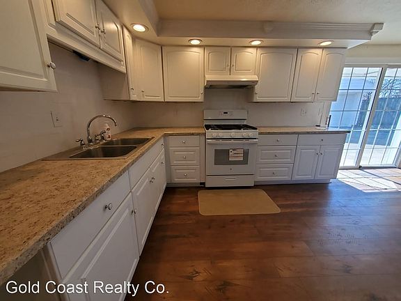 4th image of 4390 Mozart Ave