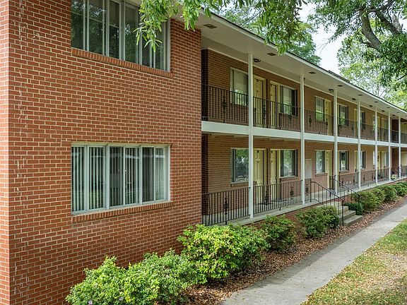 2nd image of 208 S Elm St #2