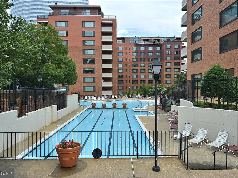 1121 Arlington Blvd #609 — Photo 22
