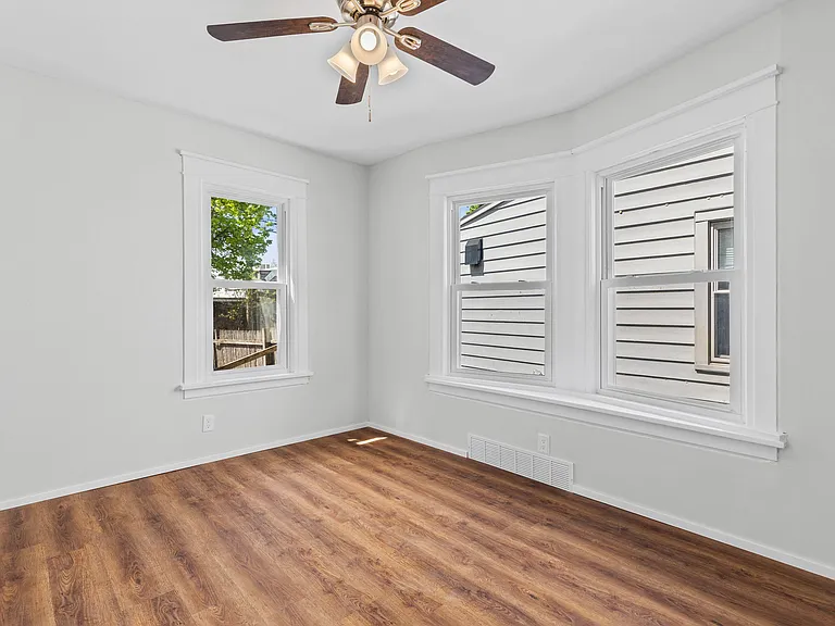 134 W Chestnut St — Photo 19