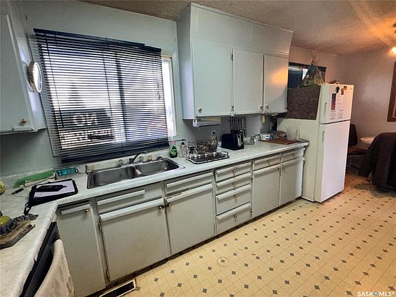 2nd image of 102 1st AVENUE